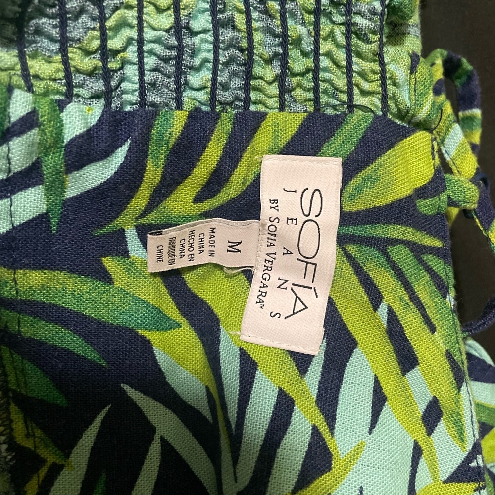 Sofia Jeans Tropical Print Top size M